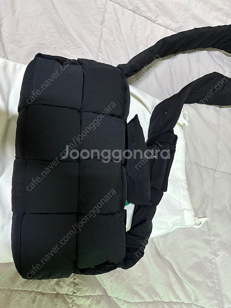 보테가베네타 패디드 패딩 카세트백--0