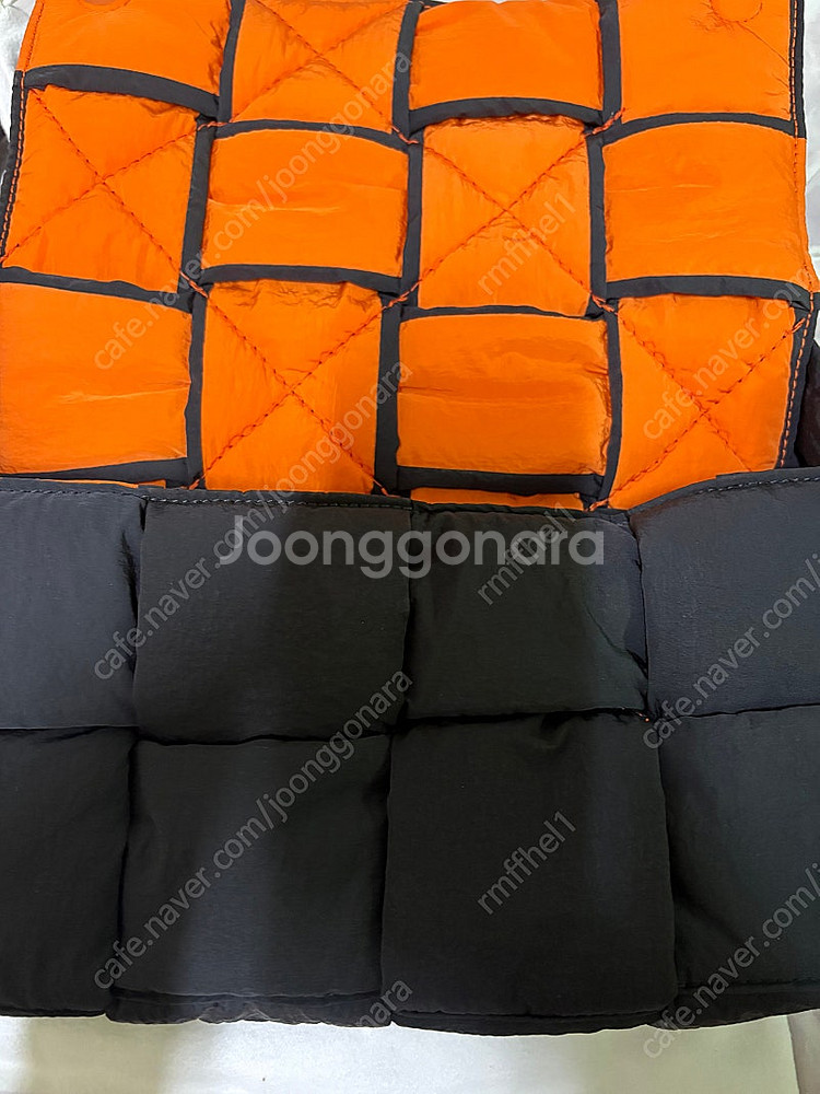 보테가베네타 패디드 패딩 카세트백--1