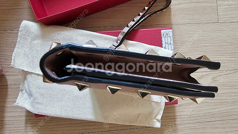 (새상품) mw2p0447 발렌티노 락스터드 스트랩 장...--8