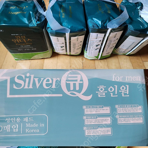 (급매) 성인기저귀. 택비 포함. 남성용 겉기저귀 특대형. 홀인원 남성용 속기저귀. 싸게 싸게. 드려요.