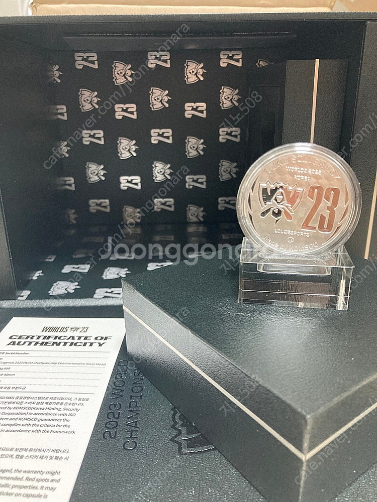 리그오브레전드 월드챔피언쉽 기념메달(은) 한정판 팝니다...--1