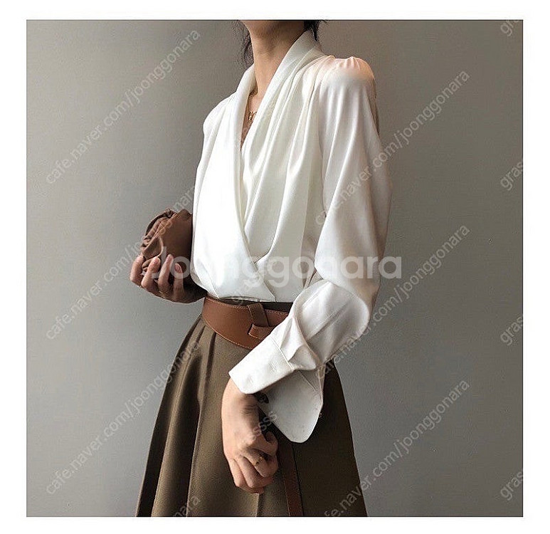 마이아 볼륨 드레이프 블라우스 M사이즈 새 상품--1