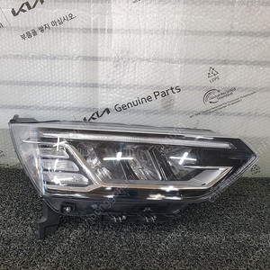 뷰티풀코란도(C300) LED헤드램프, LED전조등 조수석 (82102-37201) 팝니다.