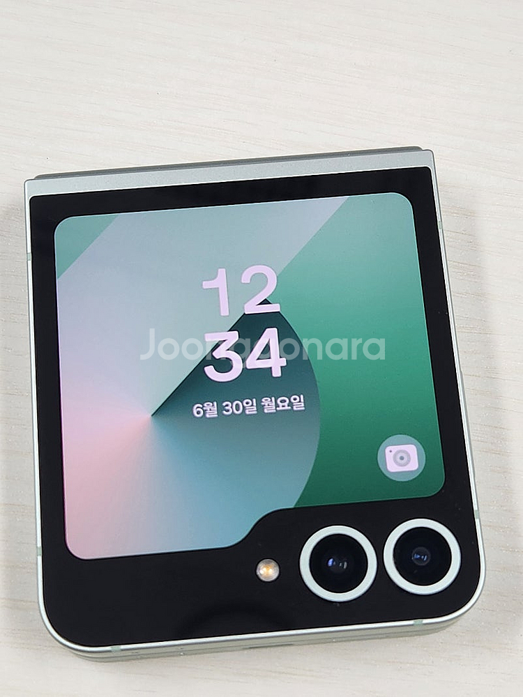 갤럭시Z플립6 민트 256용량 미파손 무잔상 새상품컨디션 깨끗한 단말기 S급 51만 판매해요--0