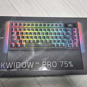 미개봉) 레이저 블랙위도우 V4 Pro 75% 키보드 RZ03-0513 팝니다.