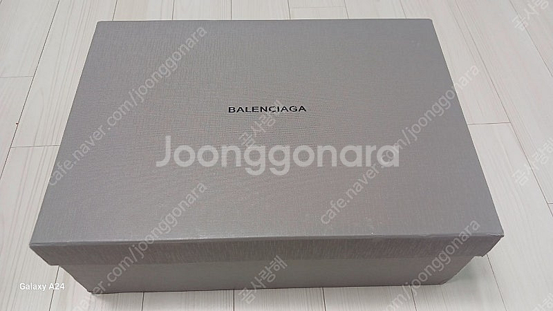 BALENCIAGA 발렌시아 대형박스(사이즈 사진참조)--0