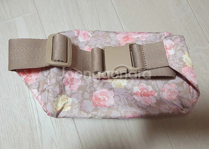 [ LeSportsac ] 레스포삭 힙색 ₩78,000...--1