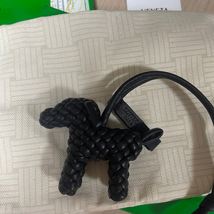 보테가베네타 도그참