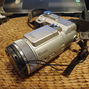 소니 사이버샷 DSC-F717 하이엔드 디카