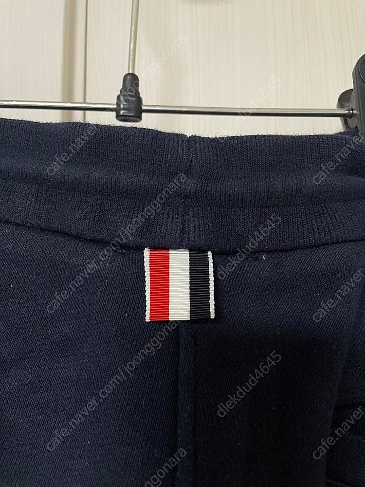 [3] 톰브라운 네이비 사선완장 반바지 이미지