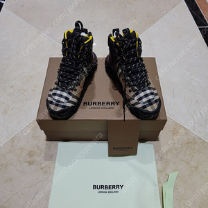 버버리 키즈 체크 레이스업 31 Size (새상품)