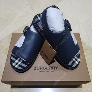 버버리 키즈 샌들 35 Size (새상품)