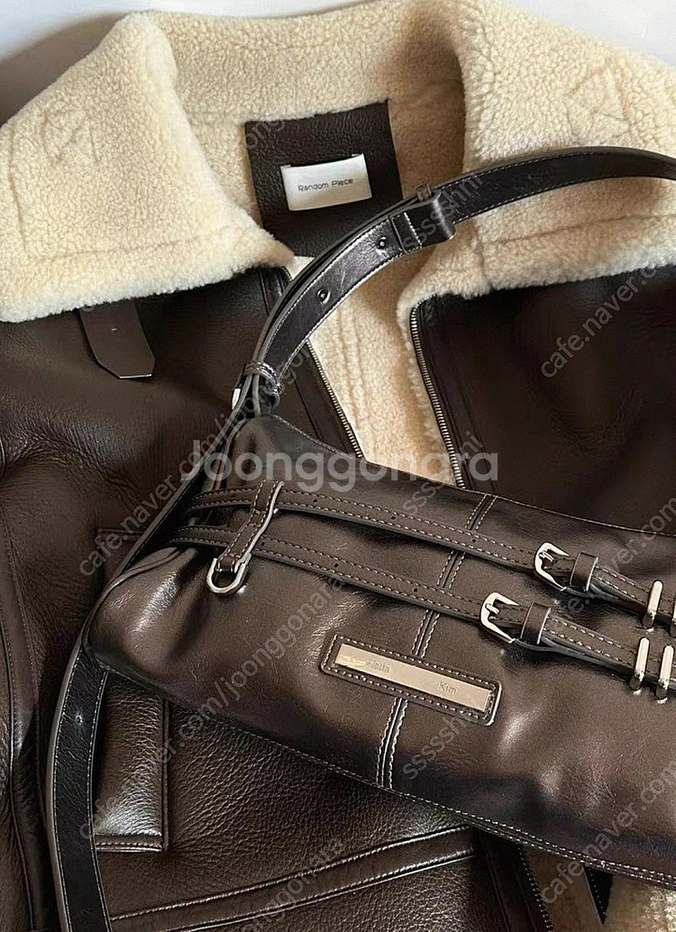 마뗑킴 가방 더블 벨티드 스트랩 미니백 다크브라운 새상...--7