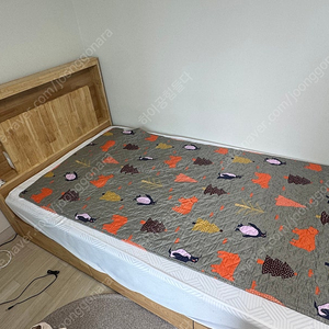 (1년사용)원목침대프레임+매트리스 팔아요 이미지