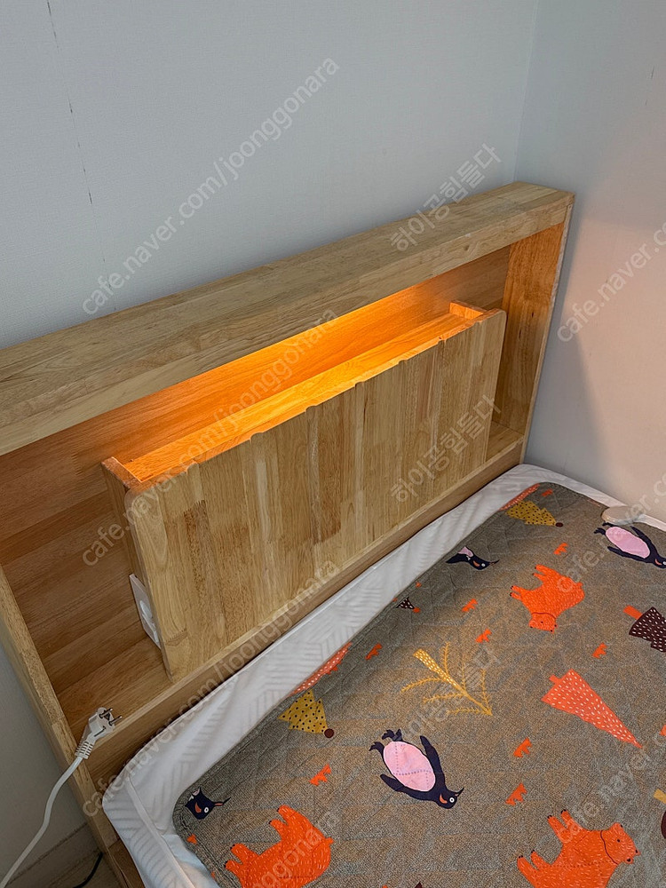 (1년사용)원목침대프레임+매트리스 팔아요 이미지