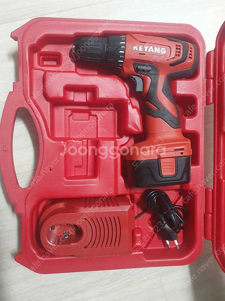 계양전동드릴 14.4 배터리 한개 충던기 포함 새제품 느낌이 강합니다--0