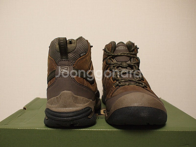 킨 서카디아 KEEN CIRCADIA 등산화 새제품 팝니다.--8