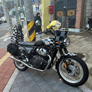 로얄엔필드 인터셉터650 20년식