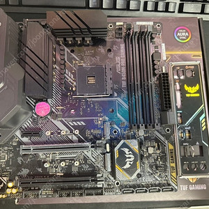 ASUS TUF B450M-PRO GAMING 메인보드 판매합니다.