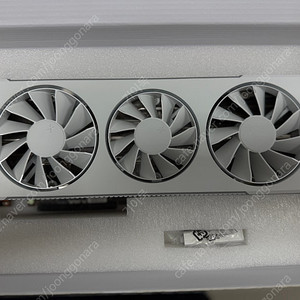 XFX 라데온 RX 7800 XT Magnetic Air White 16GB