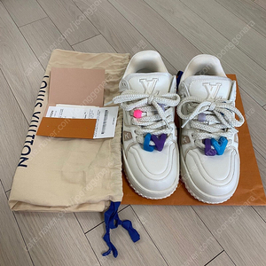 루이비통 정품 LV 맥시 트레이너 스니커즈