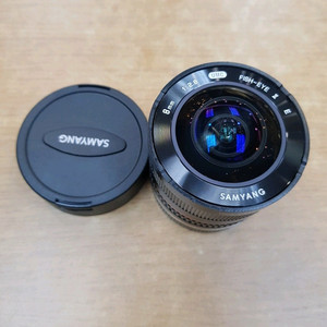 삼양 8mm 어안렌즈 f2.8 소니E 마운트 후드 제거된 상태입니다 12만