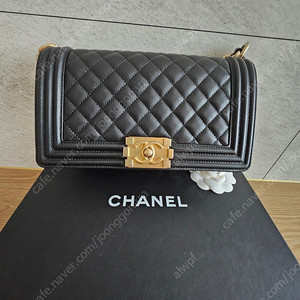 샤넬 보이 미듐 블랙