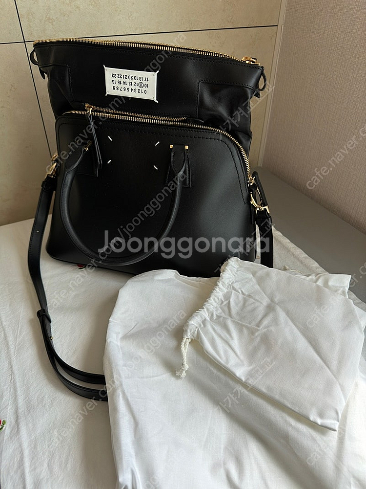 메종 마르지엘라 5AC 미디움백 블랙 [85만원]--6