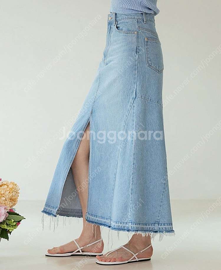 칙스라벨 H 슬릿 콘데님 롱스커트--4