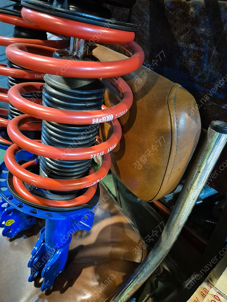 K3 아반떼MD 벨로스터FS 뉴i30 차종에 맞는 튜익스 쇼바 스프링 새거 팔아요 이미지