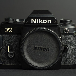 니콘 Nikn FG 블랙 필름카메라 ai-s mf E시리즈 50mm 28mm 팬케잌 렌즈 판매