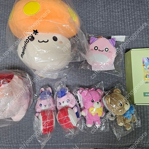 메이플스토리 더현대 굿즈 미개봉 새상품 팝니다. (인형/파우치/LED 무드램프 등)