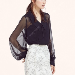 아보아보 실크 블라우스