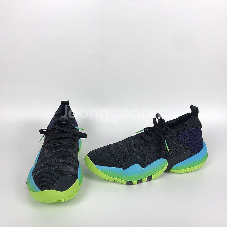 아디다스 트레이영 2.0 농구화 신발 운동화 남성285 판매합니다--0