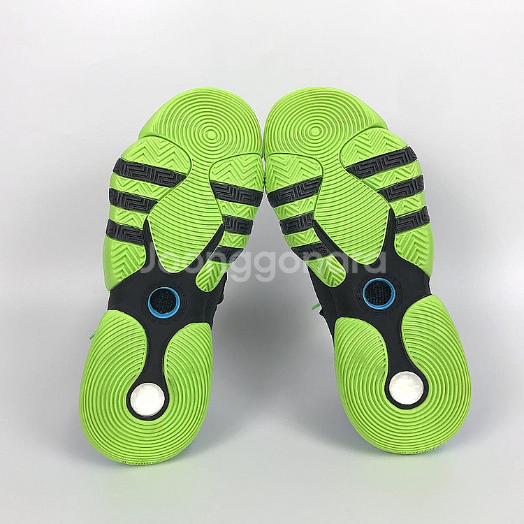 아디다스 트레이영 2.0 농구화 신발 운동화 남성285 판매합니다--8