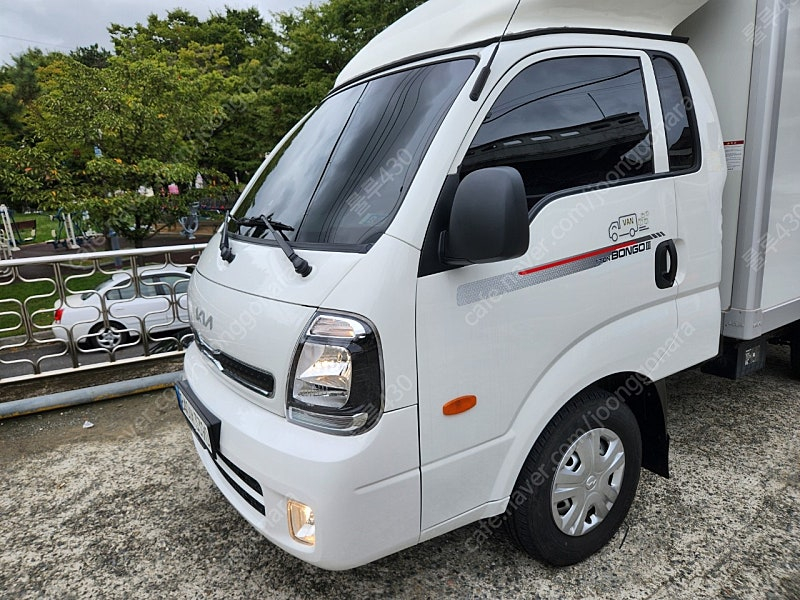 봉고3 1톤 내장탑 초장축 킹캡 디젤 2WD 오토 L 표준형 흰색 캥핑카 택배차 트럭 이미지