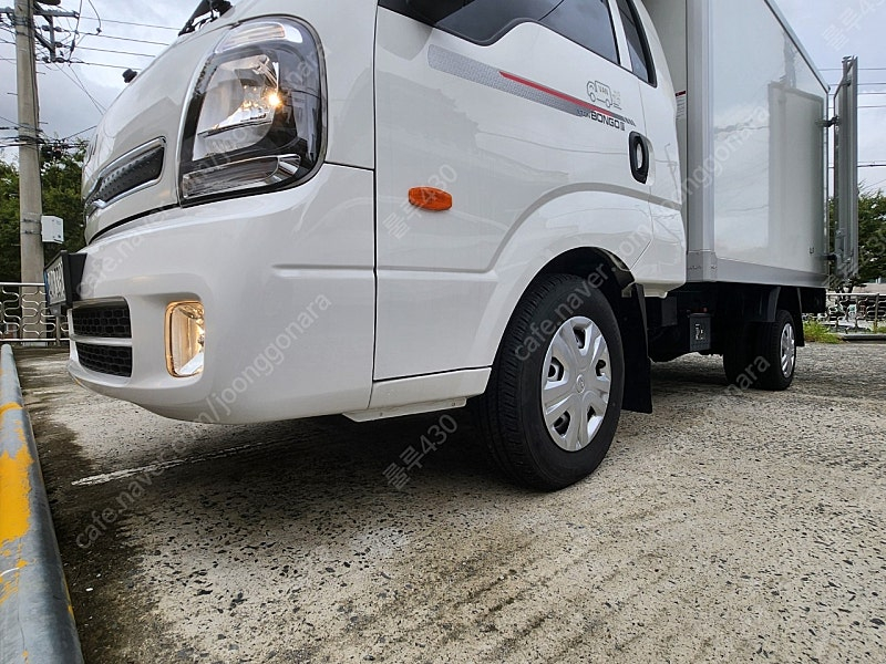 봉고3 1톤 내장탑 초장축 킹캡 디젤 2WD 오토 L 표준형 흰색 캥핑카 택배차 트럭 이미지