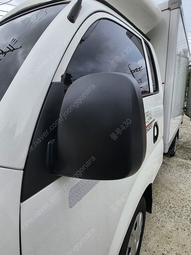 봉고3 1톤 내장탑 초장축 킹캡 디젤 2WD 오토 L 표준형 흰색 캥핑카 택배차 트럭 이미지