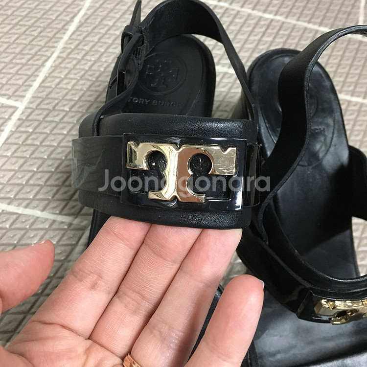 토리버치 투밴드 금장 샌들 220 / 랑방 마인 오브제 타임 럭키슈에뜨 산드로 마쥬 오르 시에 시스템--1