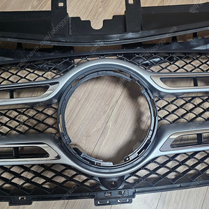 벤츠 GLE350E 모델에서 사용하던 정품 그릴팝니다.
