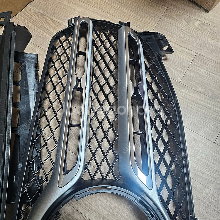 벤츠 GLE350E 모델에서 사용하던 정품 그릴팝니다.--2