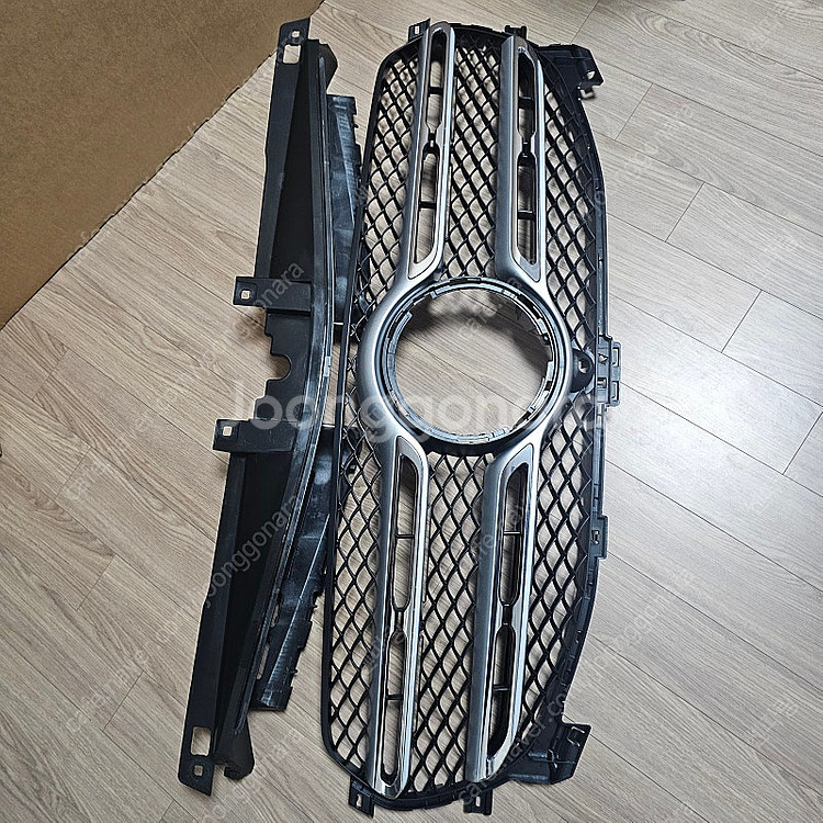 벤츠 GLE350E 모델에서 사용하던 정품 그릴팝니다.--3