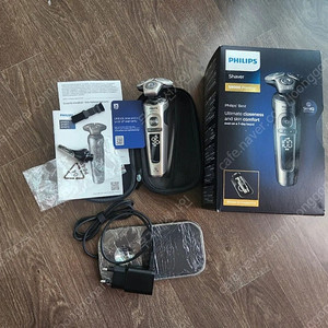 필립스 면도기 sp9873프레스티지팝니다선물받고10회정도사용하고 보관만해서거의새상품입니다 택배비포함250.000원
