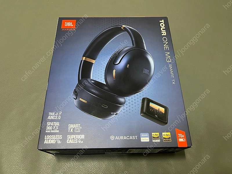JBL Tour One M3 헤드폰 이미지