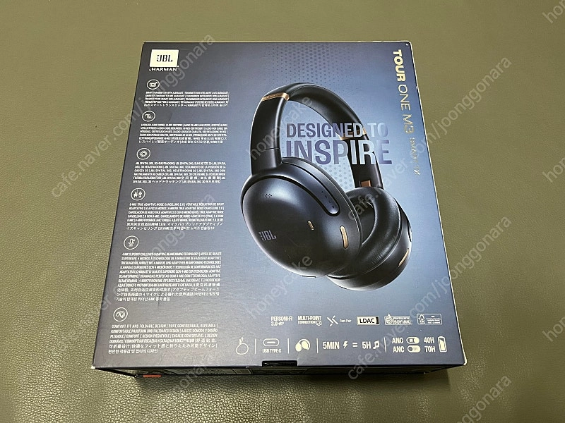 JBL Tour One M3 헤드폰 이미지