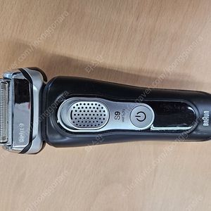 브라운 S9 면도기 팝니다.