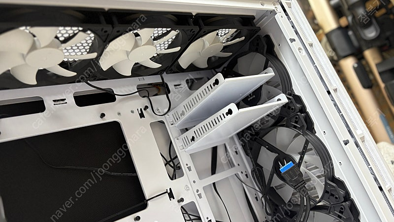 3RSYS L920 Quiet 화이트 케이스 이미지
