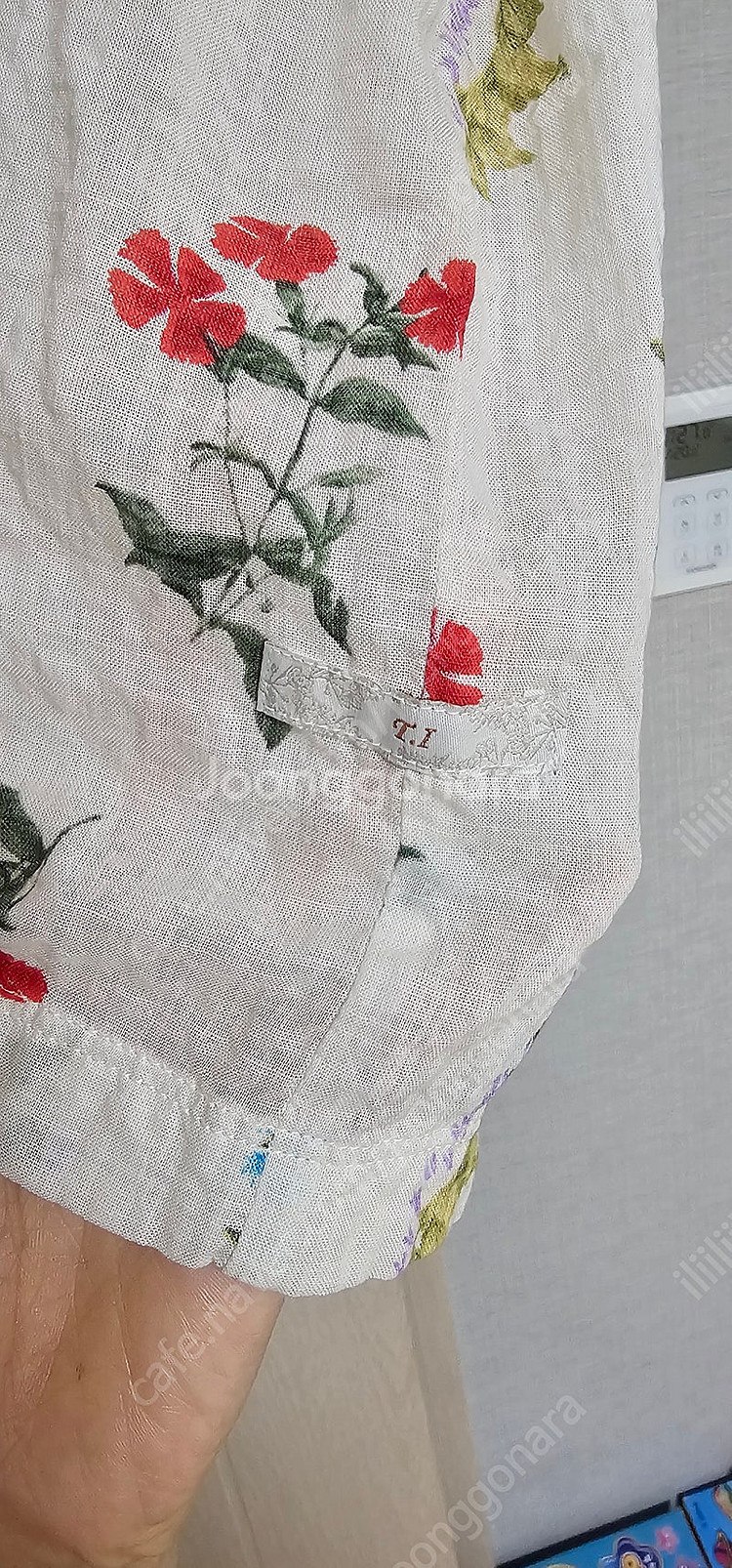 써스데이아일랜드 티셔츠형 블라우스 스몰 새상품--3