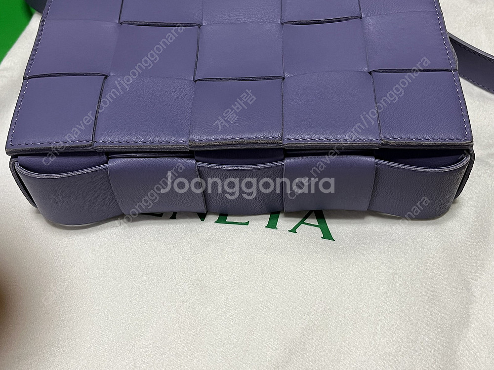 [판매] 보테가베네타 카세트백 라벤더--1
