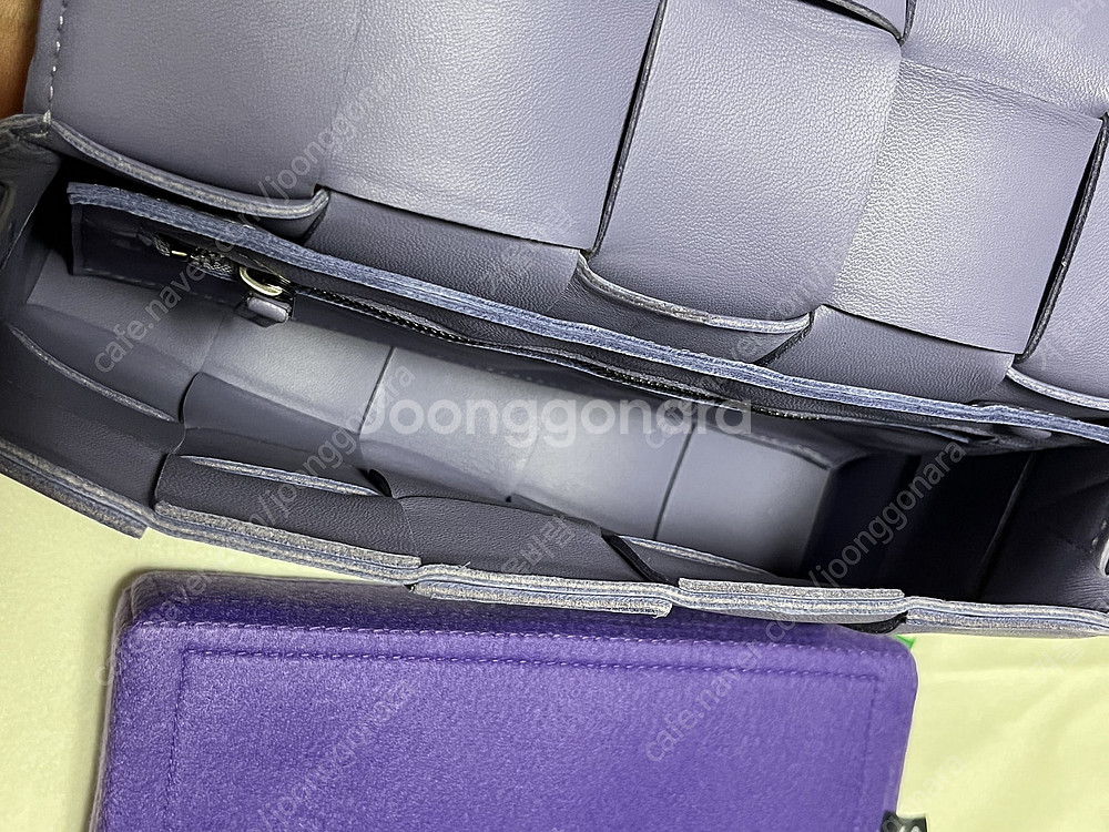 [판매] 보테가베네타 카세트백 라벤더--5
